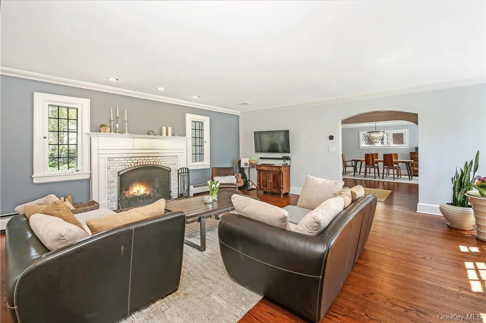 26 Earlwoode Drive White Plains, NY 10606
