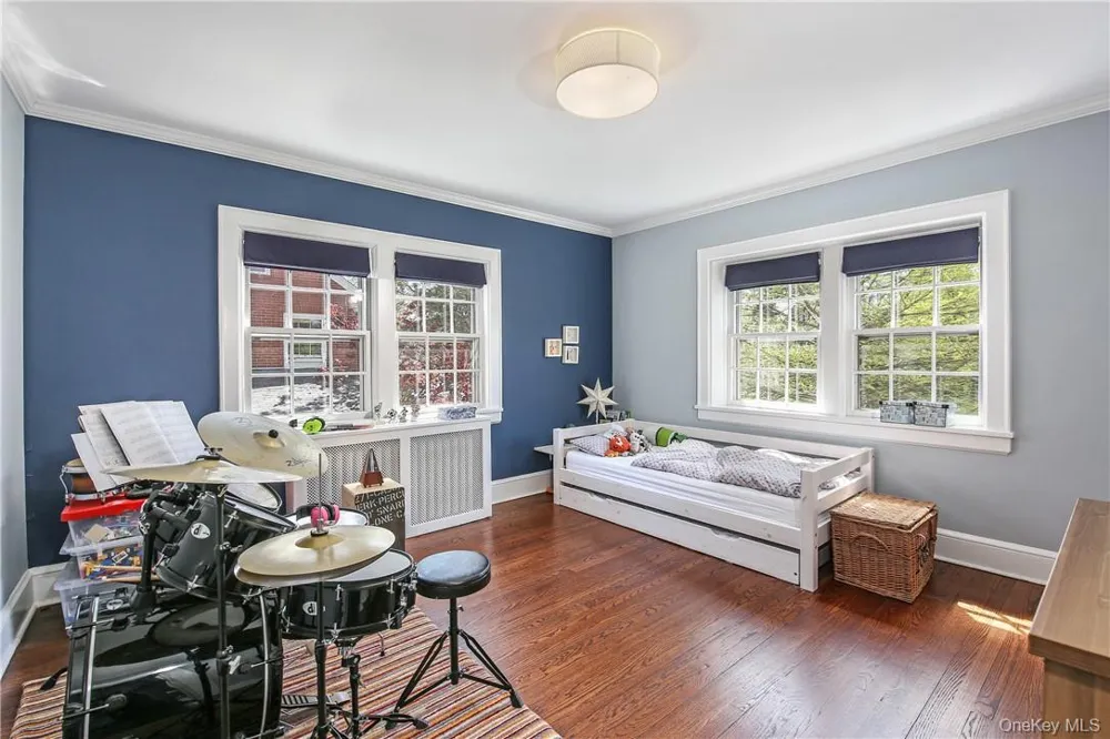 26 Earlwoode Drive White Plains, NY 10606