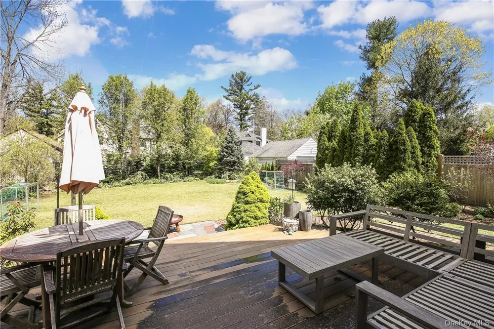 26 Earlwoode Drive White Plains, NY 10606