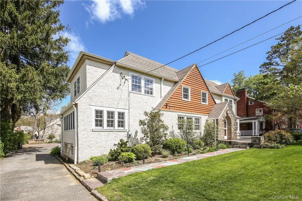 26 Earlwoode Drive White Plains, NY 10606