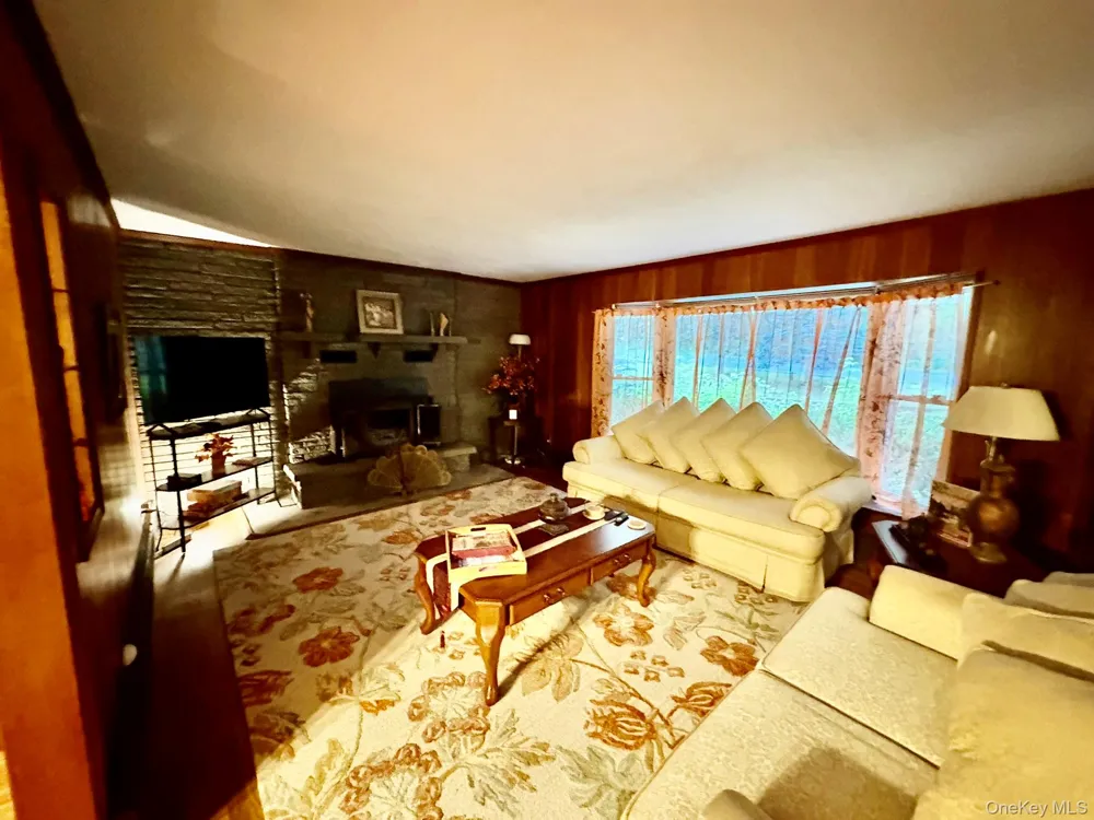 1360 Gulf Road Callicoon Center, NY 12724