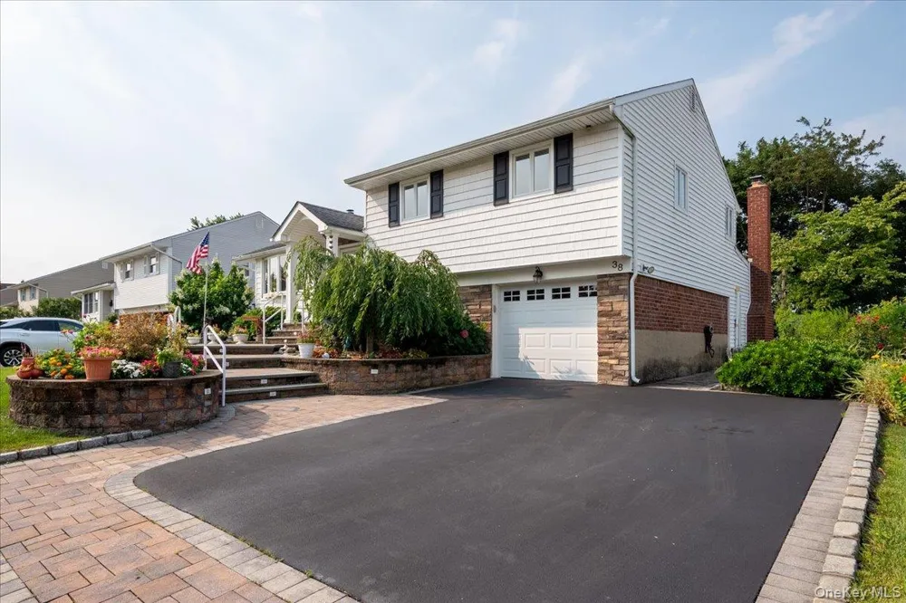 38 Colony Lane Syosset, NY 11791