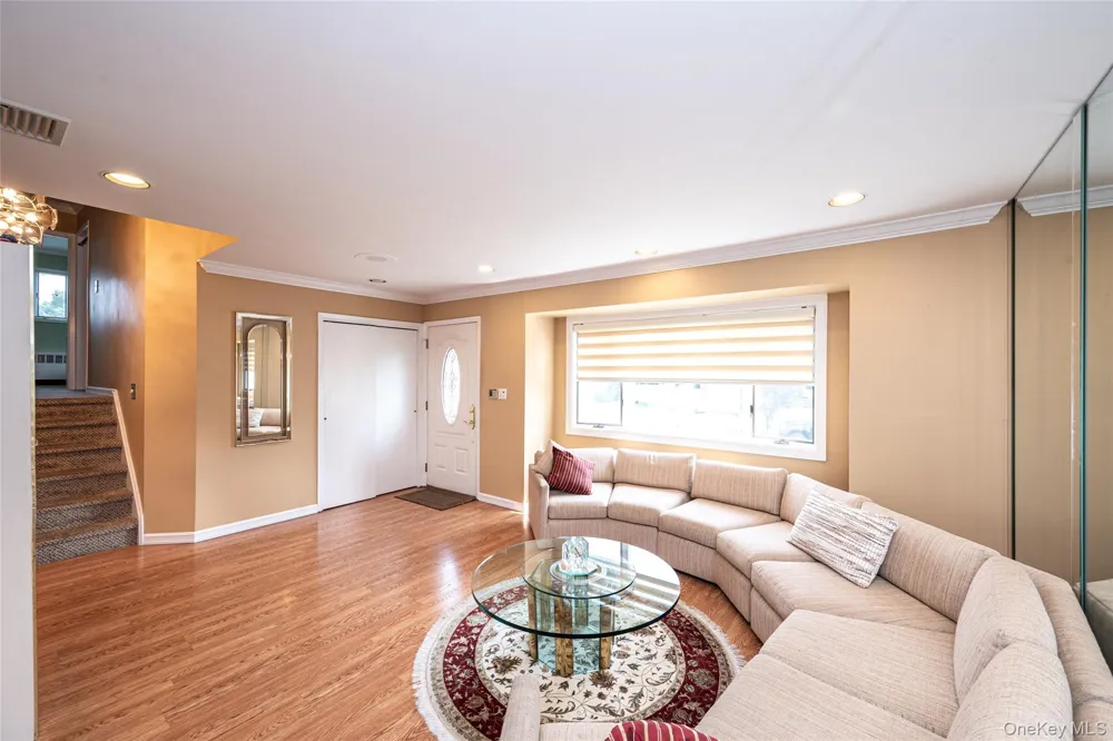 38 Colony Lane Syosset, NY 11791