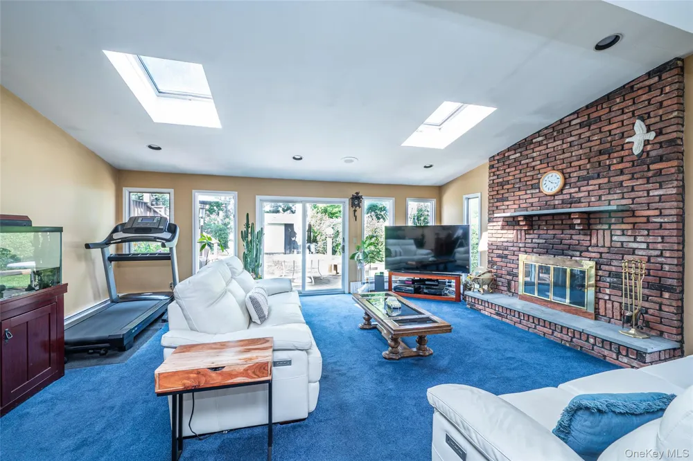 38 Colony Lane Syosset, NY 11791
