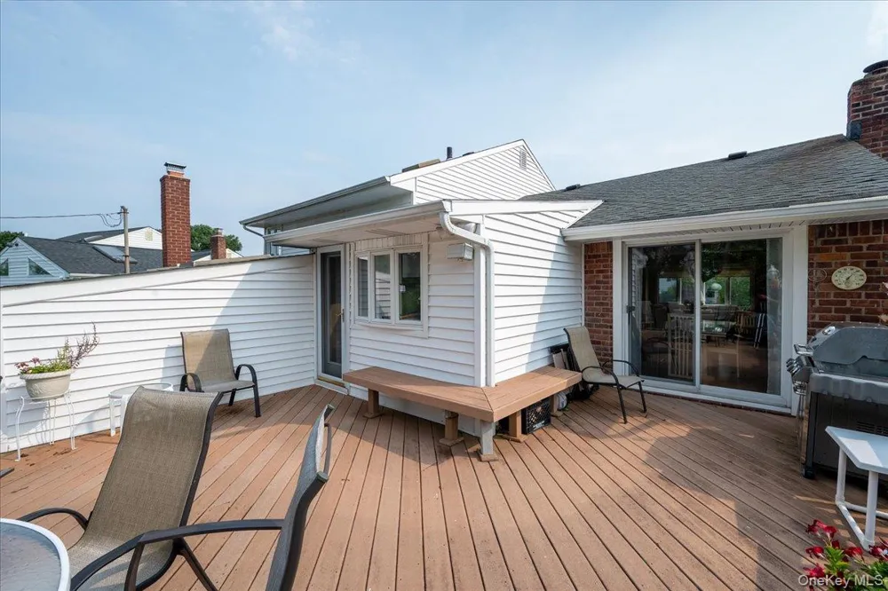 38 Colony Lane Syosset, NY 11791