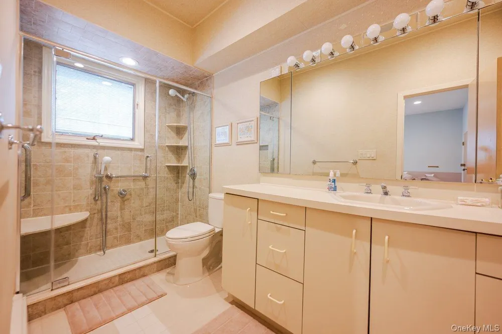 40 Cayuga Avenue Atlantic Beach, NY 11509