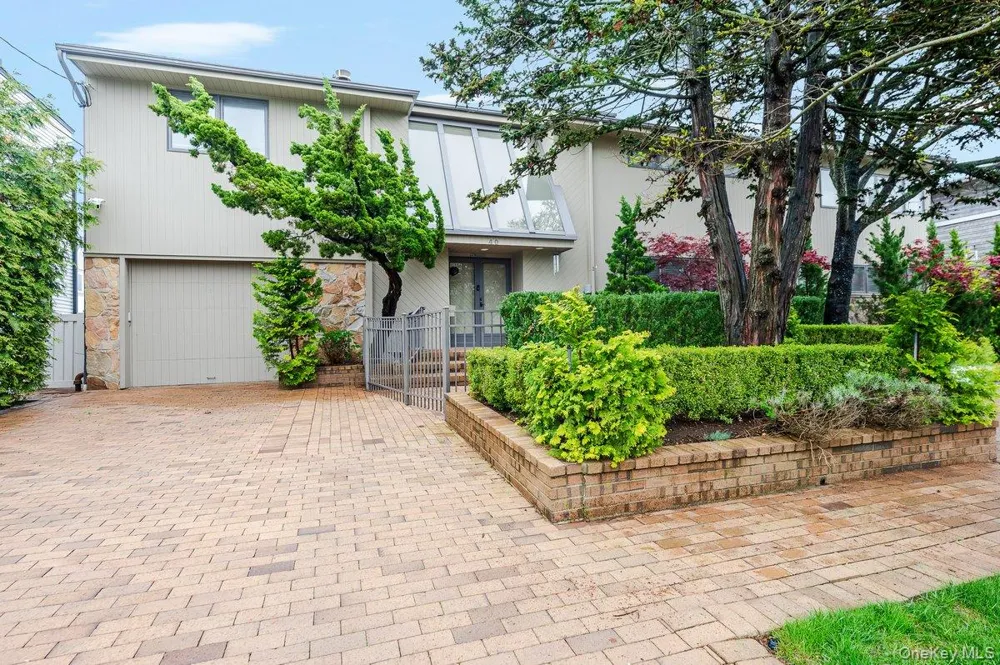 40 Cayuga Avenue Atlantic Beach, NY 11509