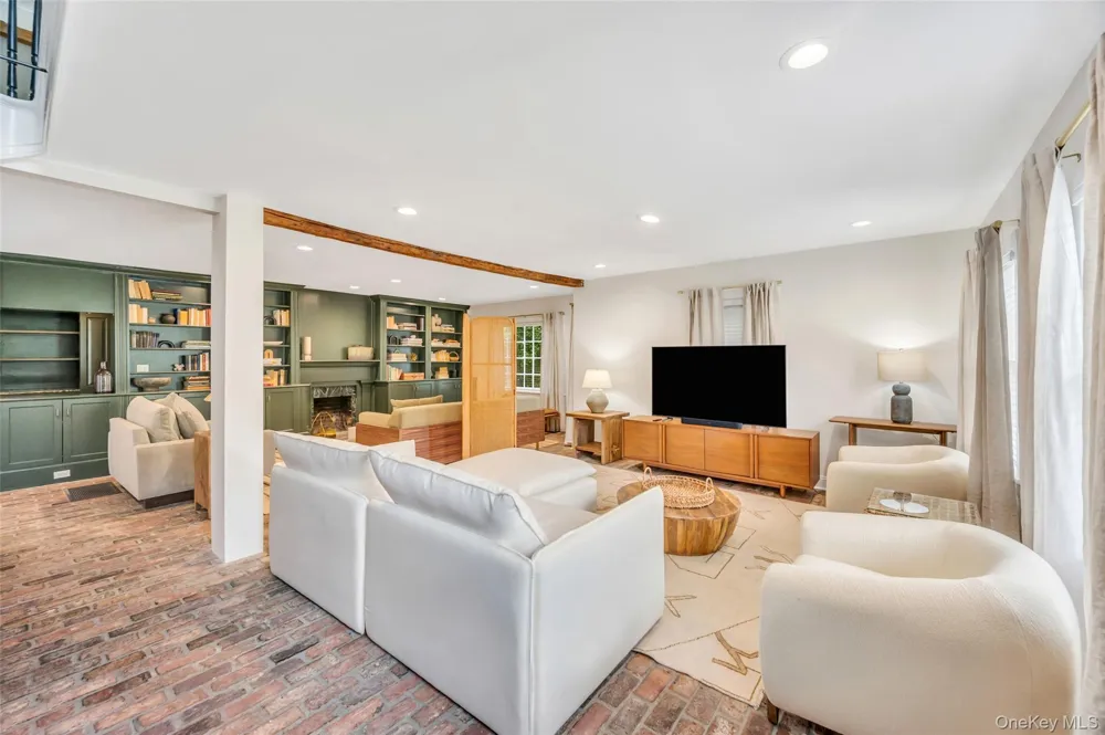 244 Main Street Southampton, NY 11968