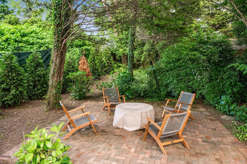 244 Main Street Southampton, NY 11968