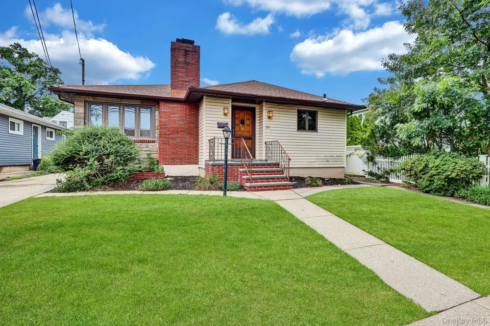 505 Leonard Boulevard New Hyde Park, NY 11040