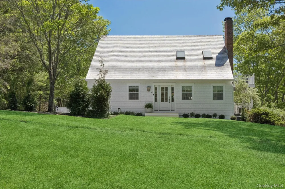 4 Trail Court Water Mill, NY 11976