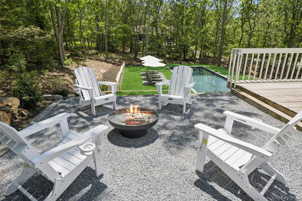 4 Trail Court Water Mill, NY 11976