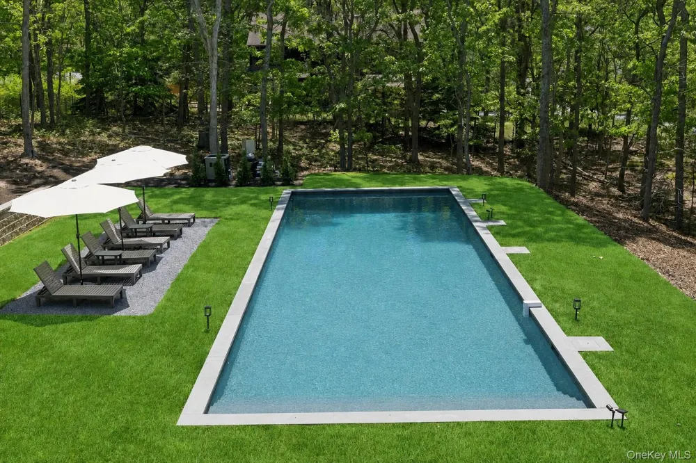 4 Trail Court Water Mill, NY 11976