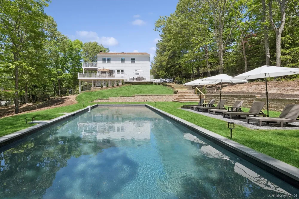 4 Trail Court Water Mill, NY 11976
