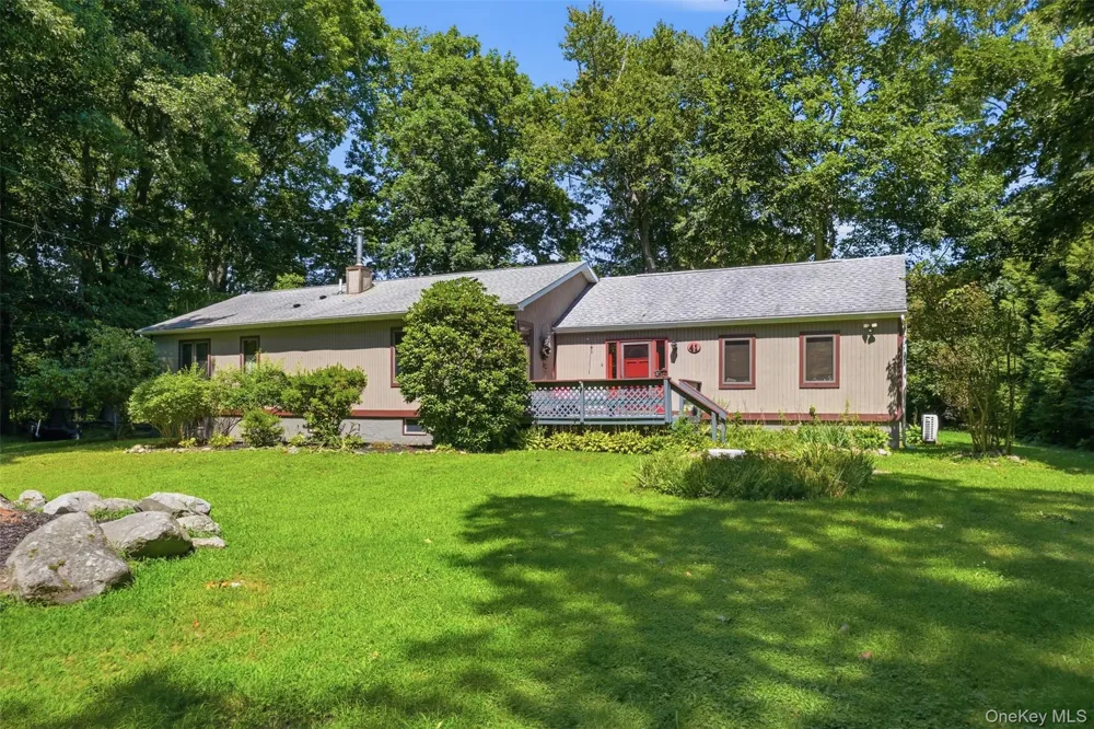 41 Penny Lane Highland, NY 12528