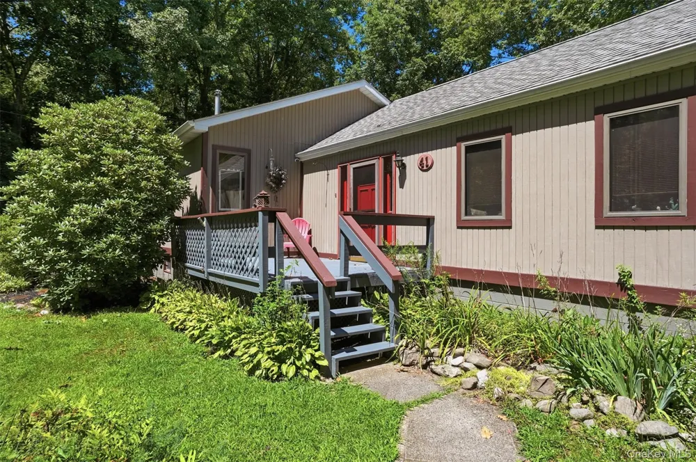 41 Penny Lane Highland, NY 12528