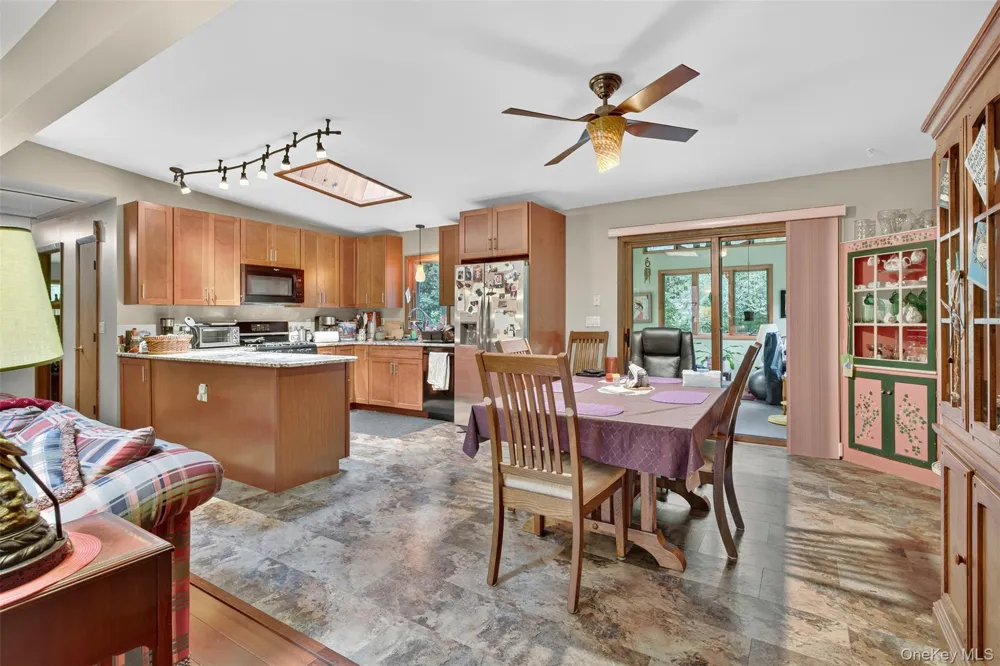 41 Penny Lane Highland, NY 12528