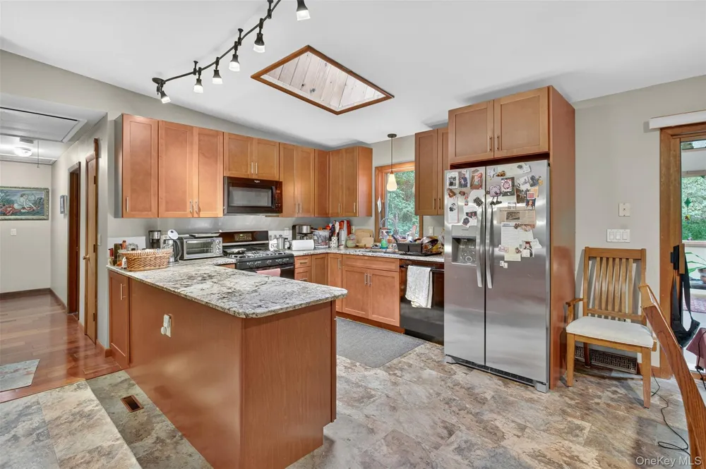 41 Penny Lane Highland, NY 12528