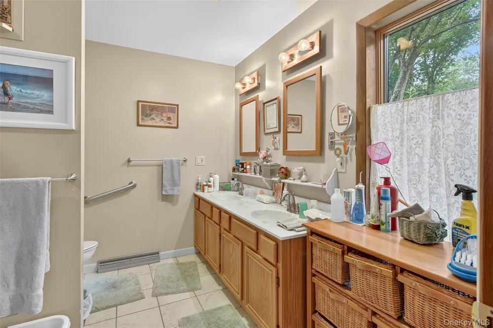 41 Penny Lane Highland, NY 12528