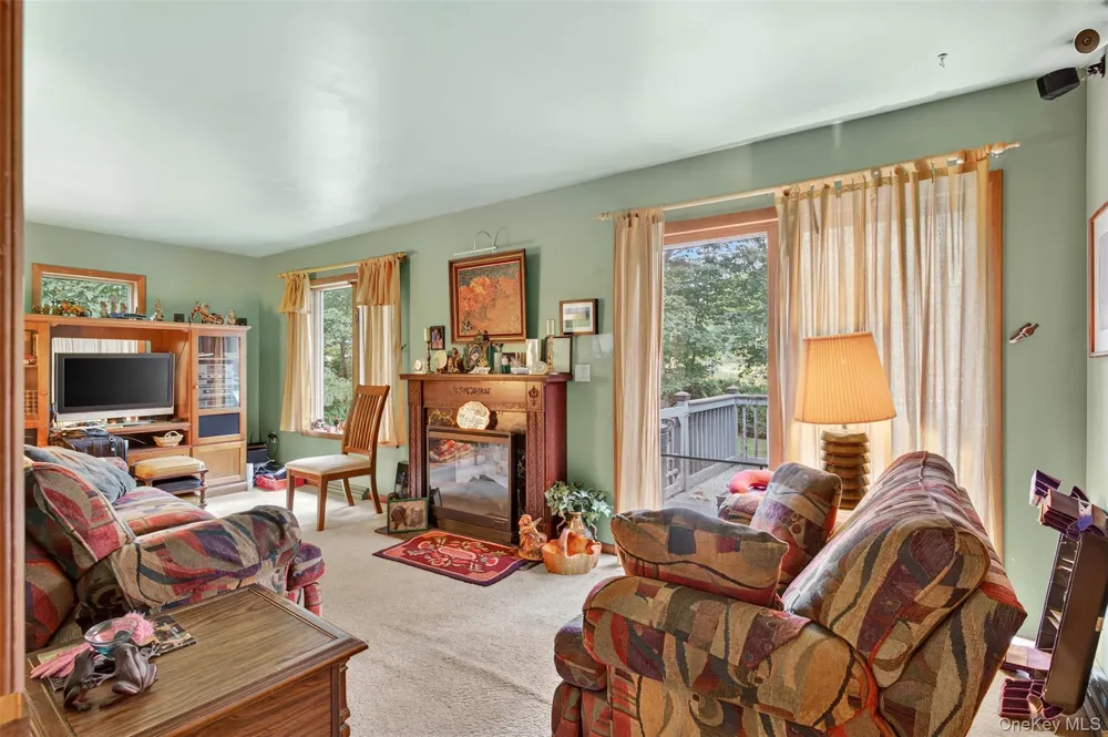 41 Penny Lane Highland, NY 12528