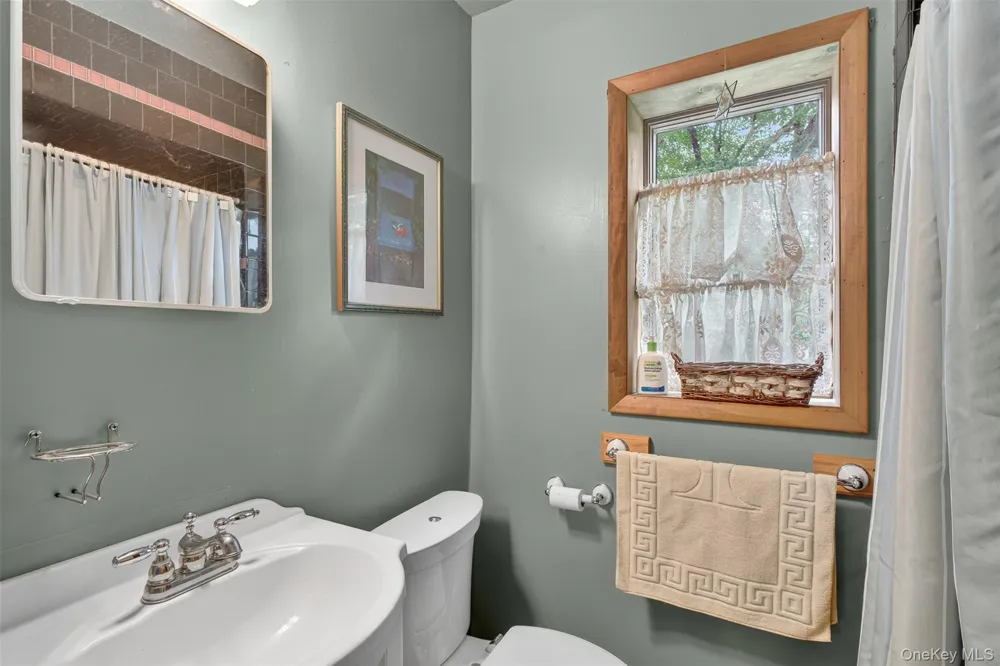 41 Penny Lane Highland, NY 12528