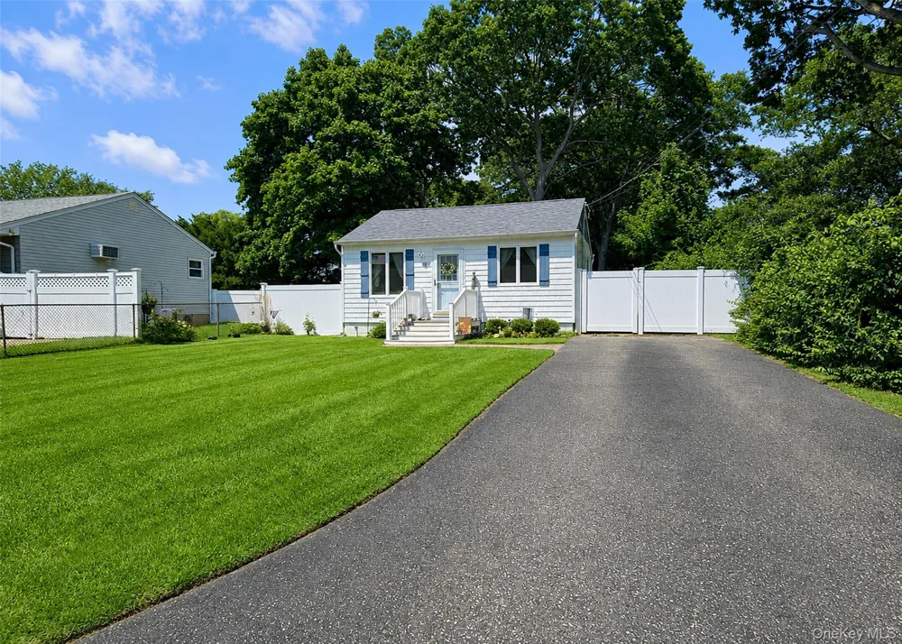 11 Cooke Avenue Holtsville, NY 11742