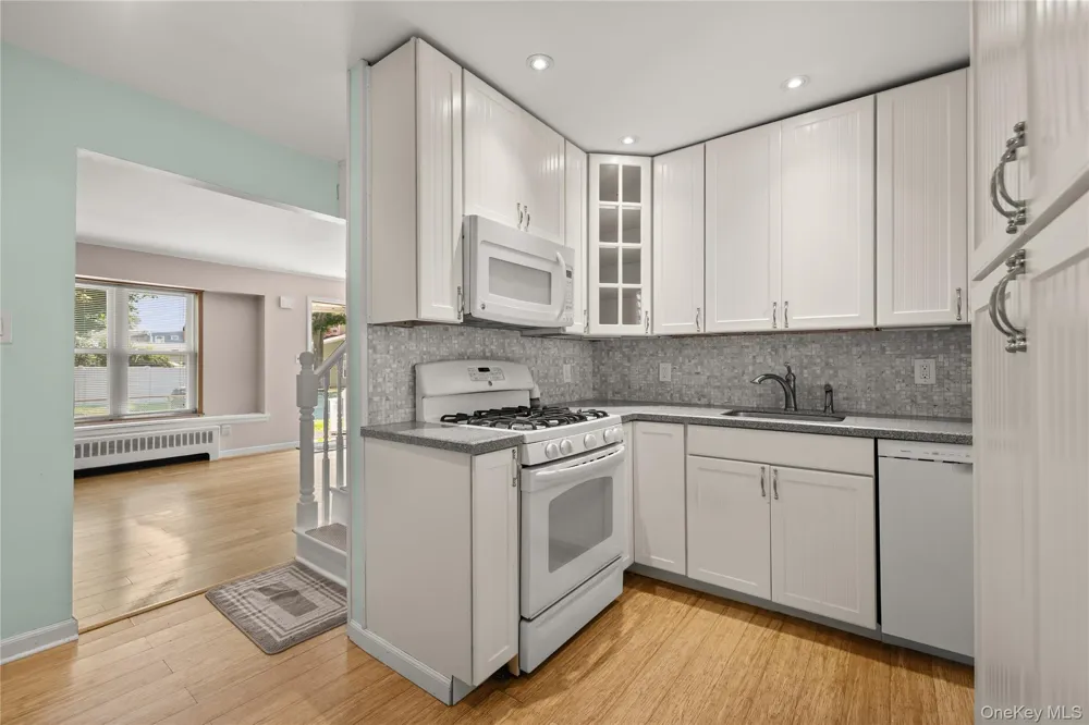 163 Buffalo Avenue Lindenhurst, NY 11757