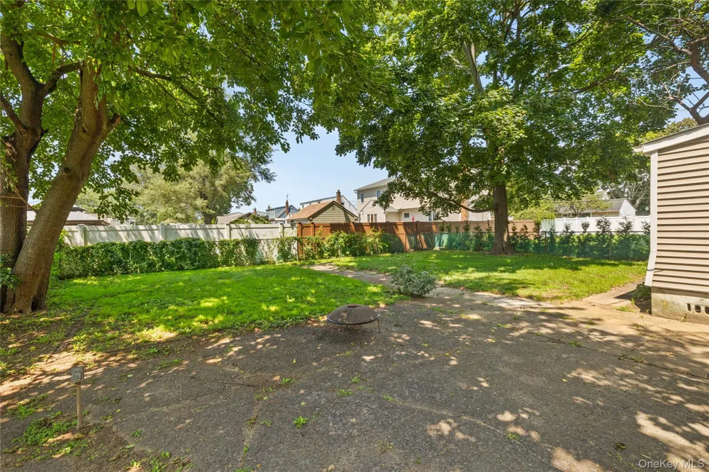 163 Buffalo Avenue Lindenhurst, NY 11757