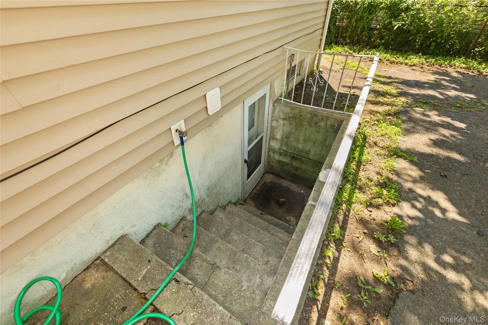 163 Buffalo Avenue Lindenhurst, NY 11757