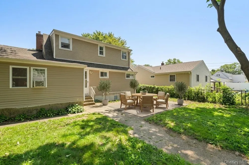 163 Buffalo Avenue Lindenhurst, NY 11757