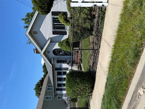 137 E Roosevelt Avenue