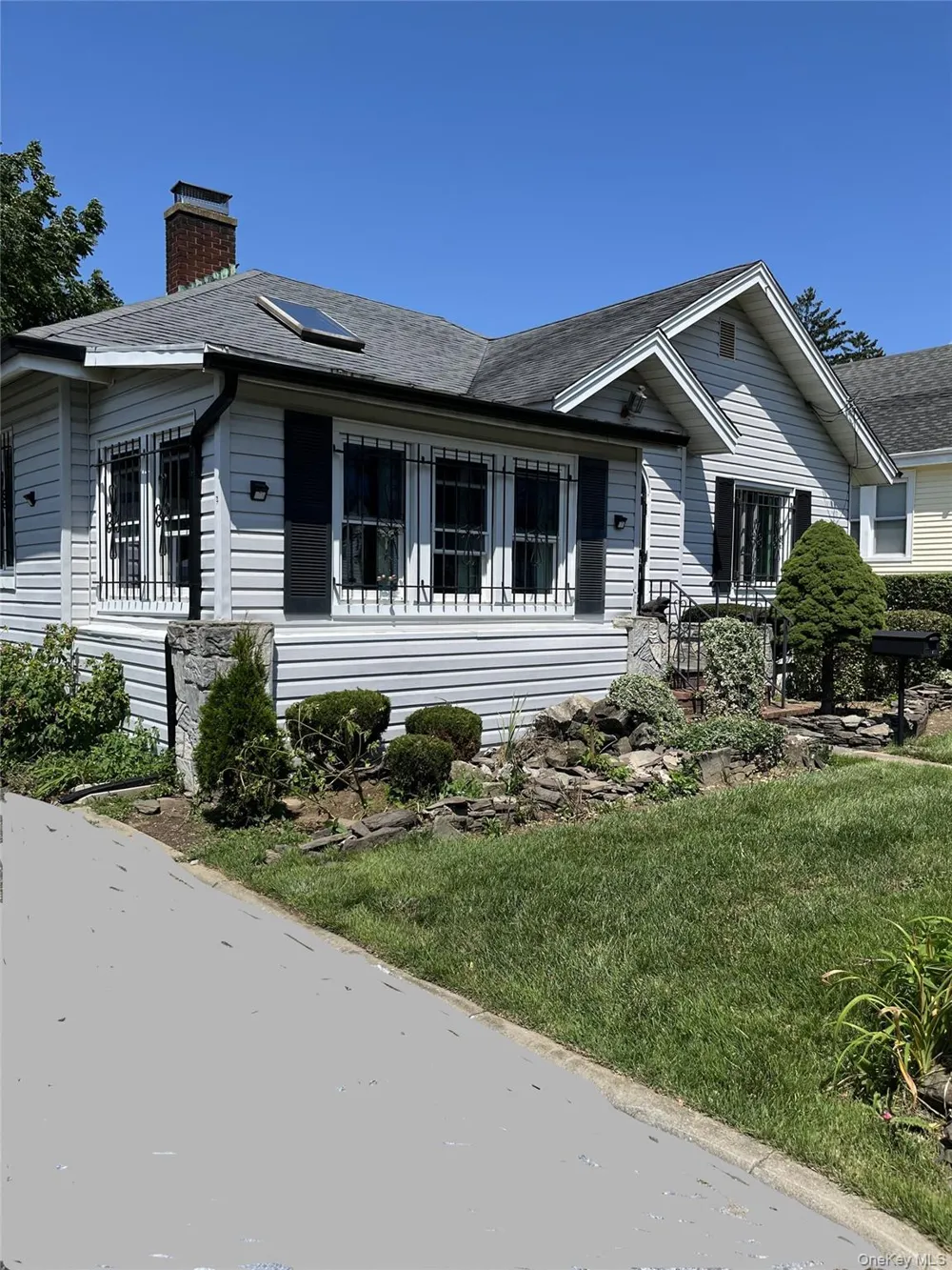 137 E Roosevelt Avenue Roosevelt, NY 11575