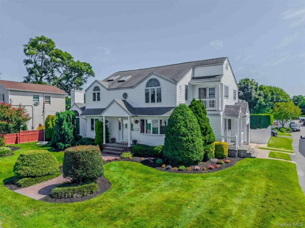 484 Washington Avenue Lindenhurst, NY 11757