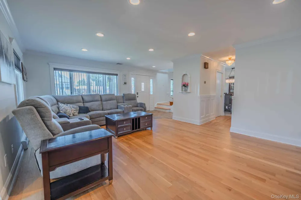 484 Washington Avenue Lindenhurst, NY 11757