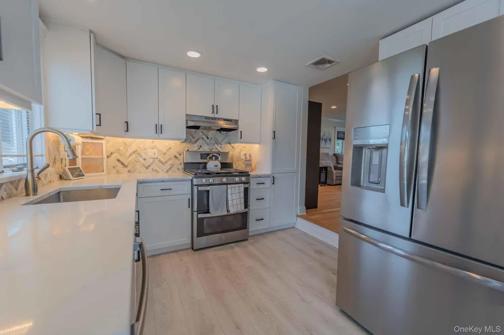 484 Washington Avenue Lindenhurst, NY 11757