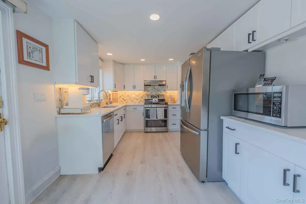 484 Washington Avenue Lindenhurst, NY 11757