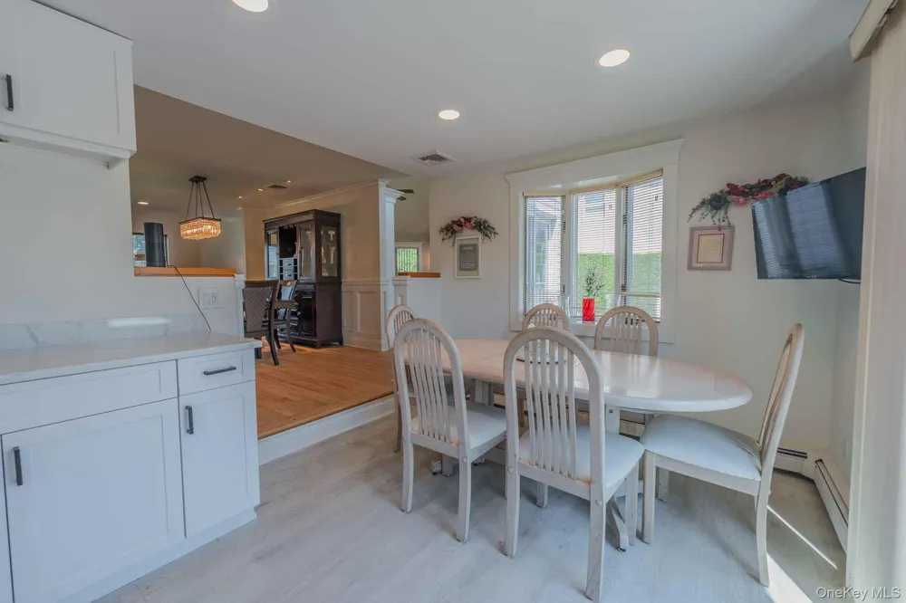 484 Washington Avenue Lindenhurst, NY 11757