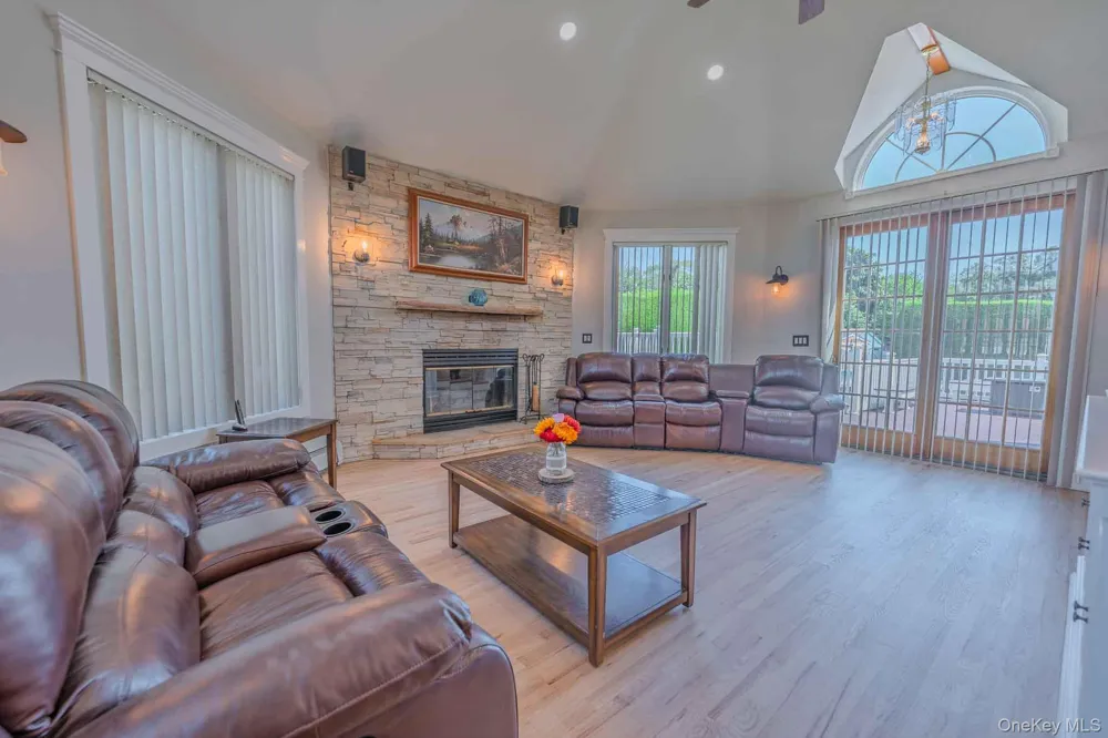 484 Washington Avenue Lindenhurst, NY 11757