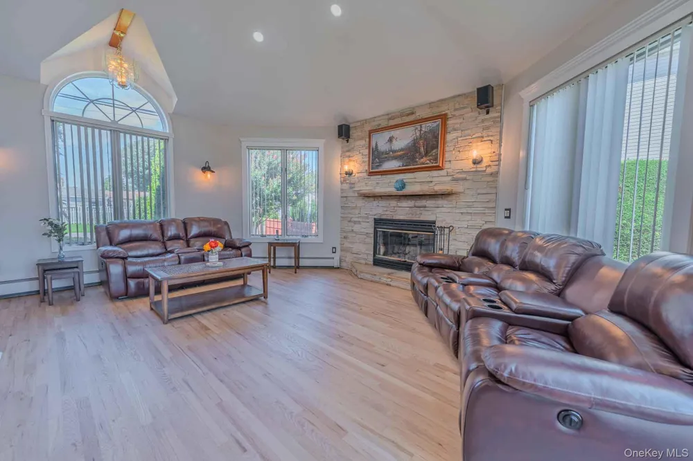 484 Washington Avenue Lindenhurst, NY 11757