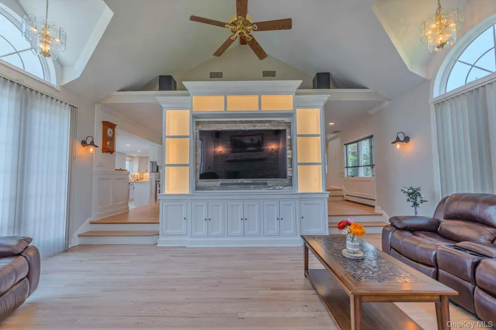 484 Washington Avenue Lindenhurst, NY 11757