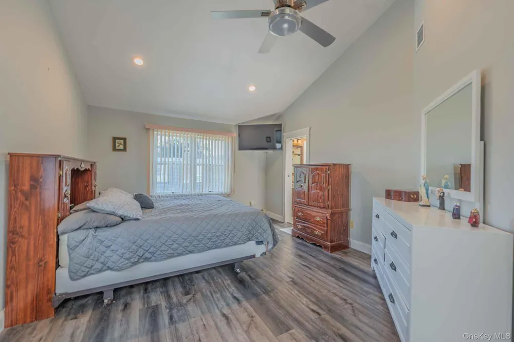 484 Washington Avenue Lindenhurst, NY 11757