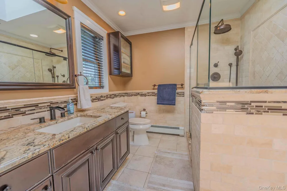 484 Washington Avenue Lindenhurst, NY 11757
