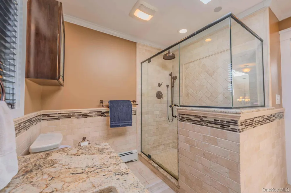 484 Washington Avenue Lindenhurst, NY 11757
