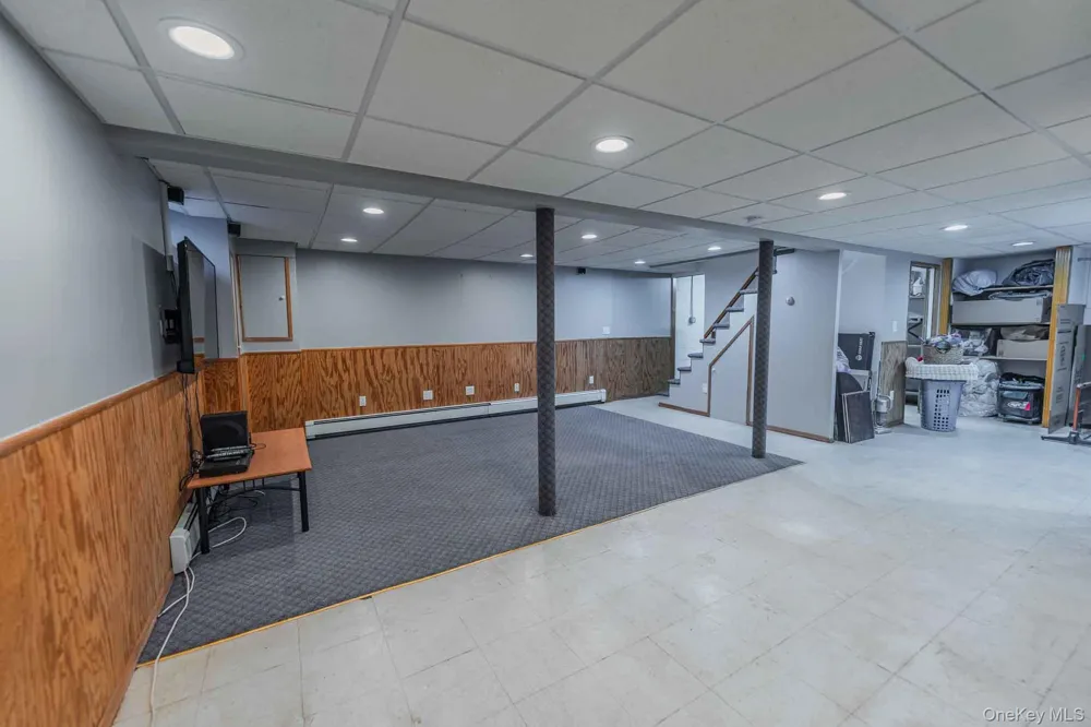 484 Washington Avenue Lindenhurst, NY 11757