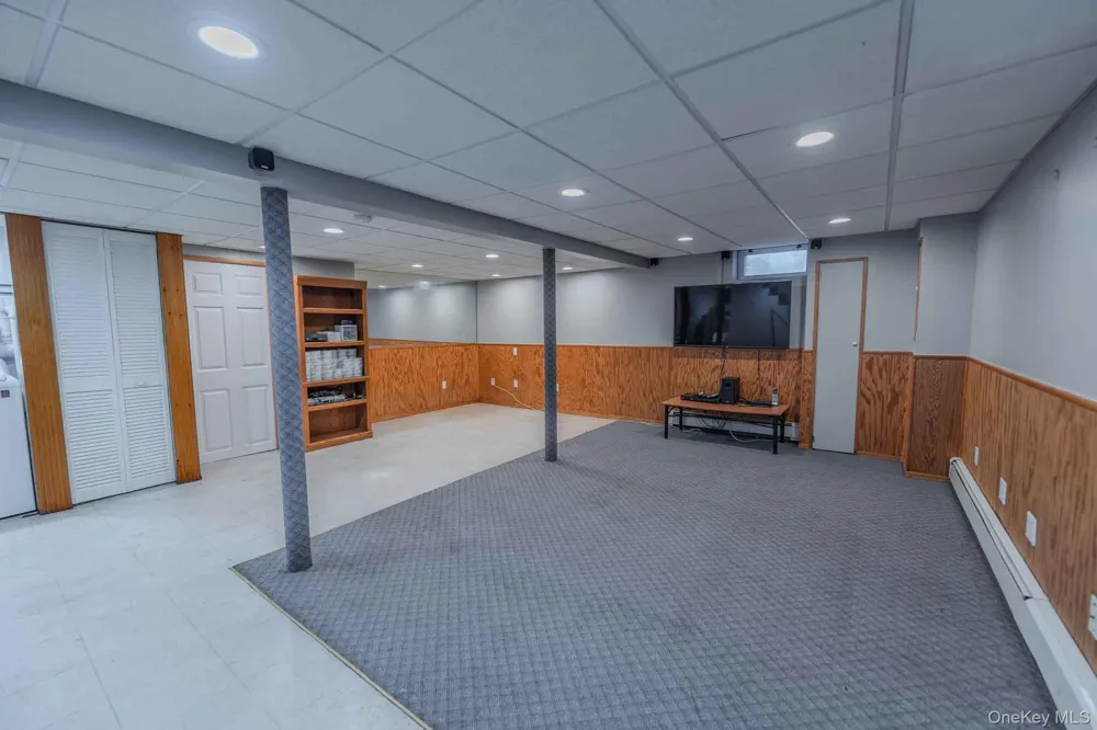 484 Washington Avenue Lindenhurst, NY 11757