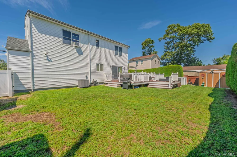 484 Washington Avenue Lindenhurst, NY 11757