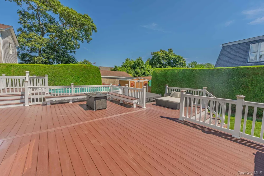 484 Washington Avenue Lindenhurst, NY 11757