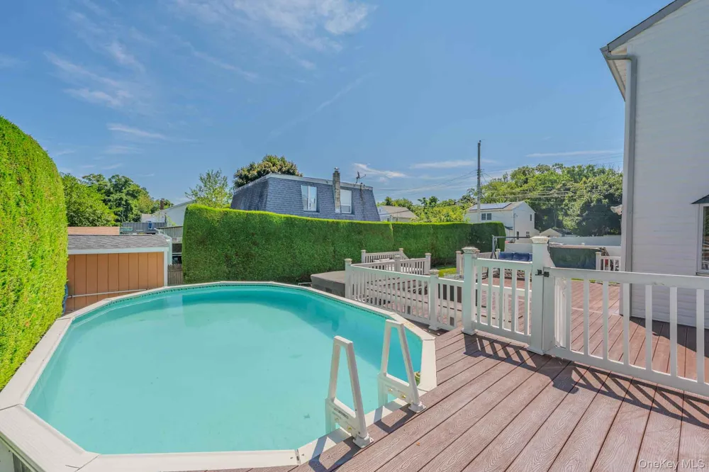 484 Washington Avenue Lindenhurst, NY 11757