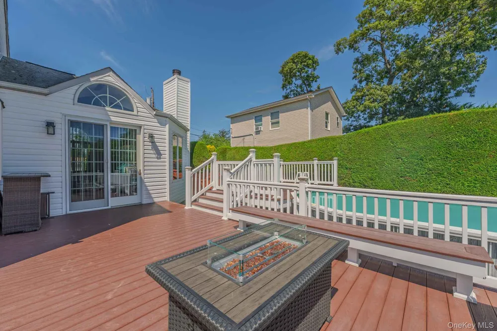 484 Washington Avenue Lindenhurst, NY 11757