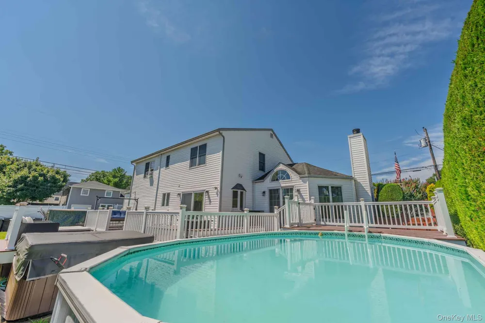484 Washington Avenue Lindenhurst, NY 11757